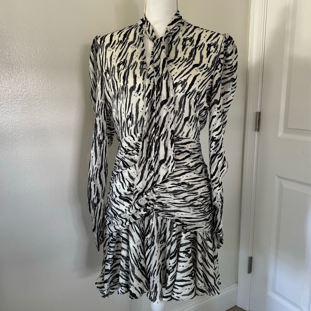 Gorgeous women dress, formal, size 8, M. Runs a bit small.